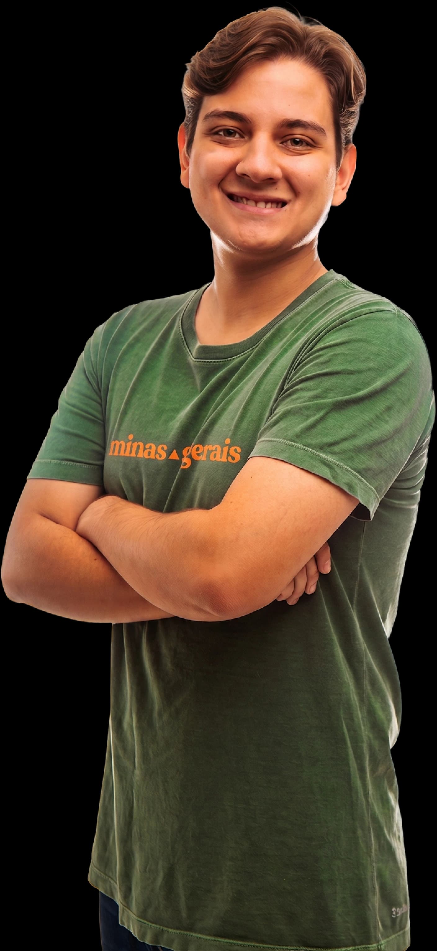 Matheus Biancardine, de camiseta verde Minas Gerais, sorrindo