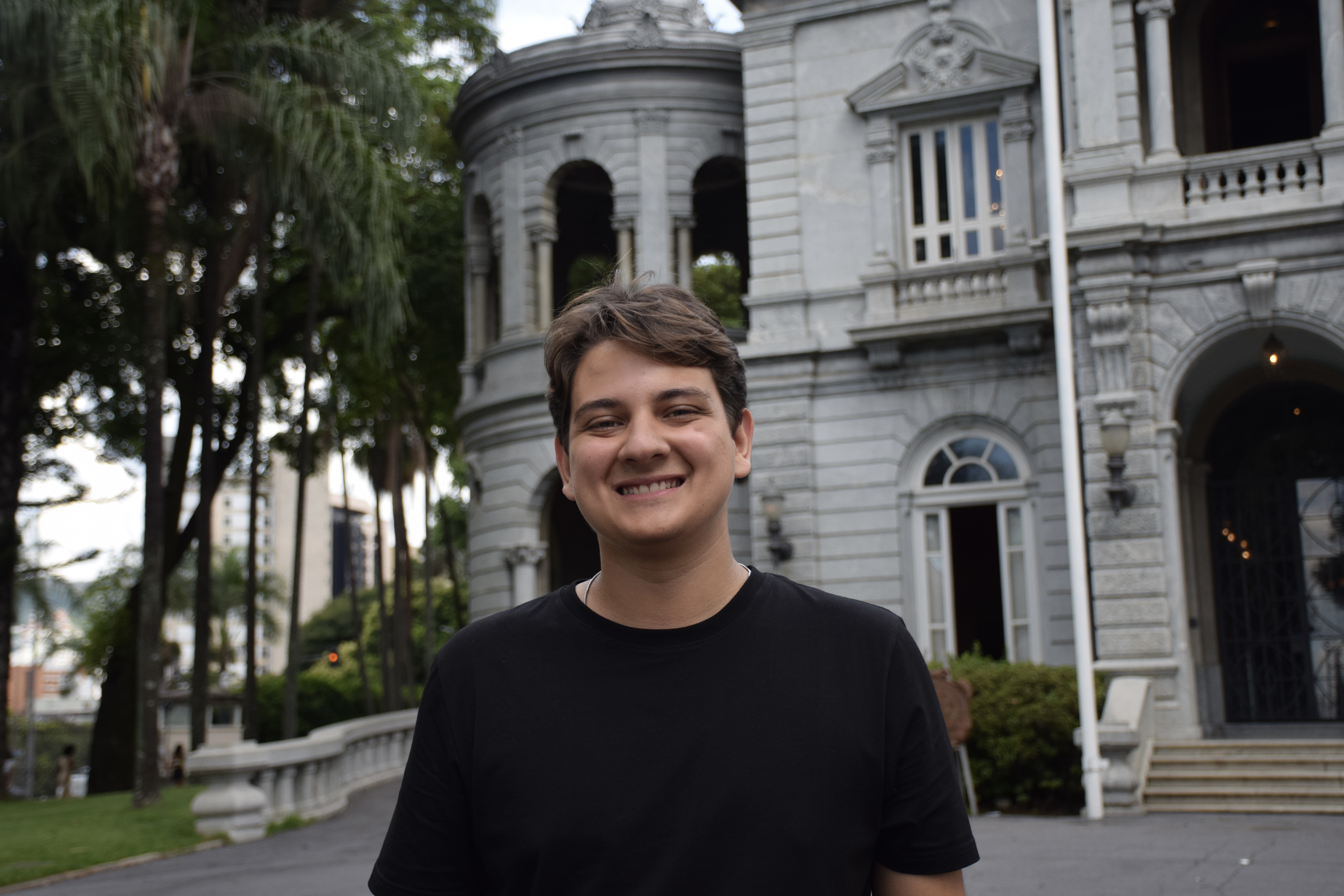 Matheus em conversa com a comunidade